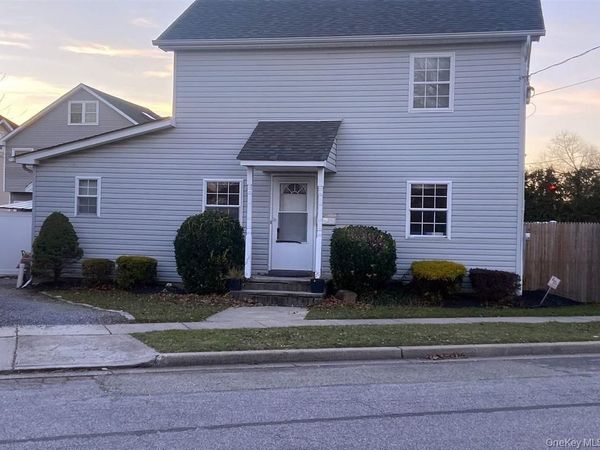 16 Nelson Avenue , Hicksville, NY 11801