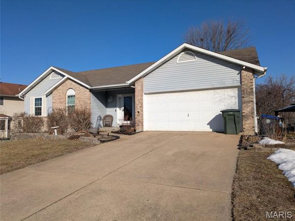 1208 Colby Drive , St Peters, MO 63376
