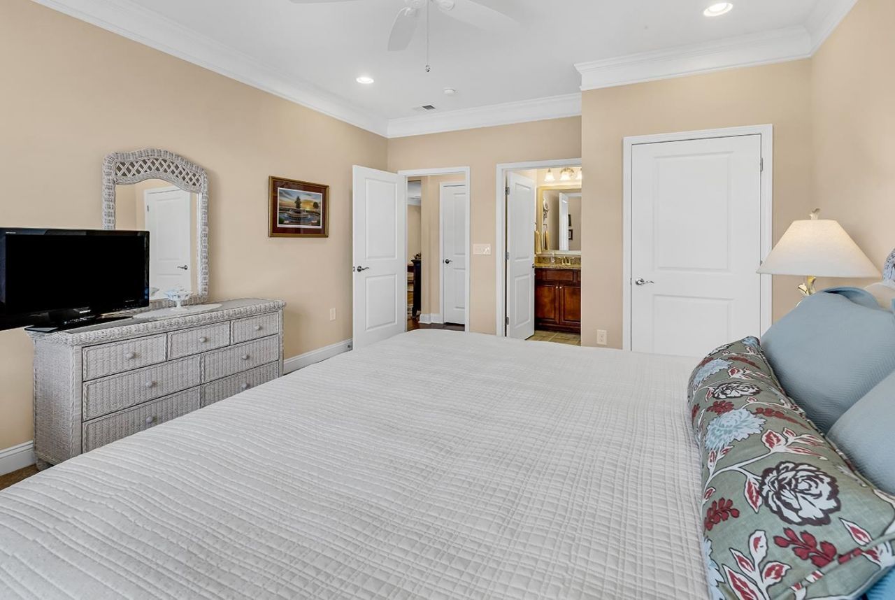 6089 Trieste St. Photo 19