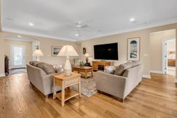 6089 Trieste St. photo 4