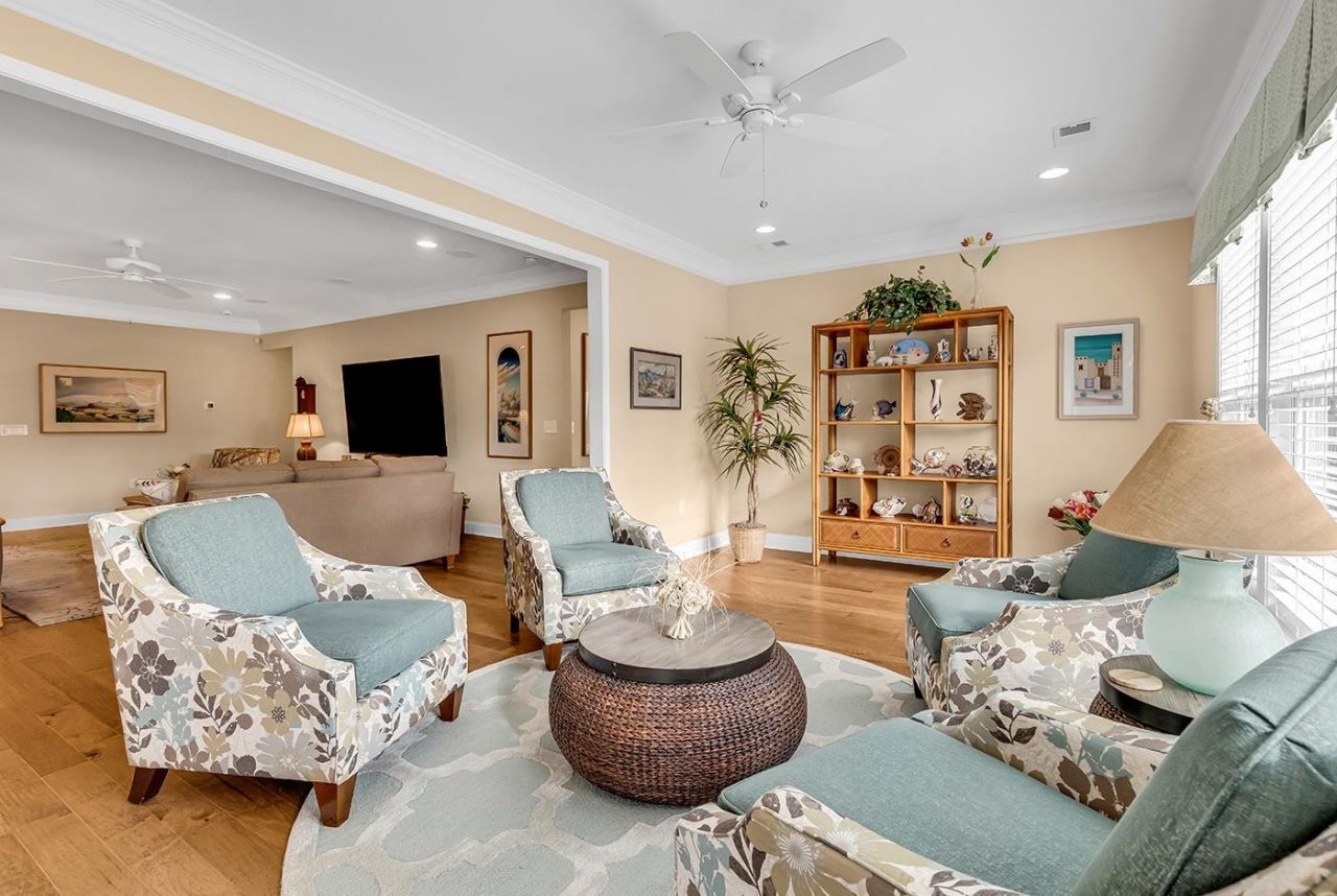 6089 Trieste St. Photo 7