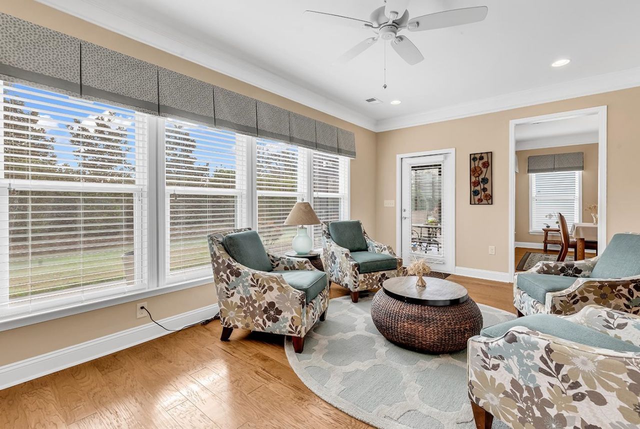 6089 Trieste St. Photo 8