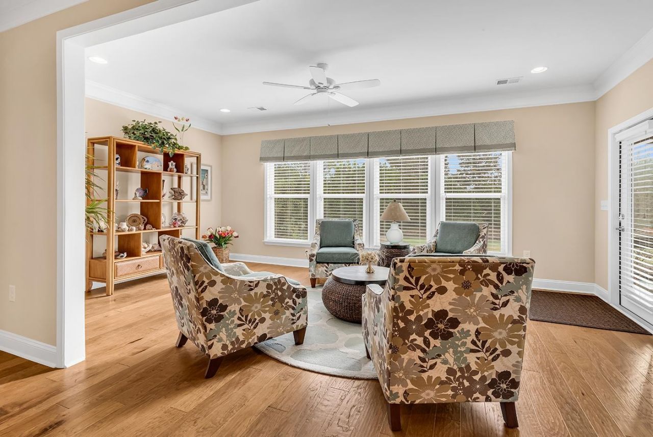 6089 Trieste St. Photo 9