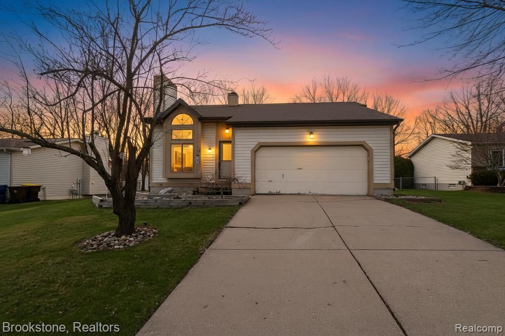 118 Williamsburg Road, Delta Township, MI 48917 Main Photo