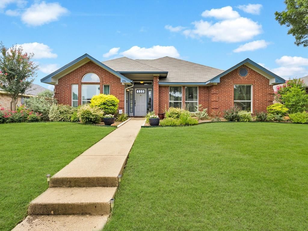 806 Red Oak Drive, Lewisville, TX 75067 Main Photo