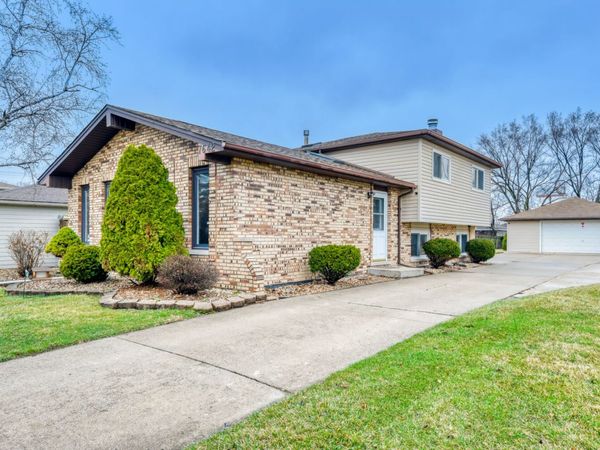 7642 W 92ND Place , Hickory Hills, IL 60457