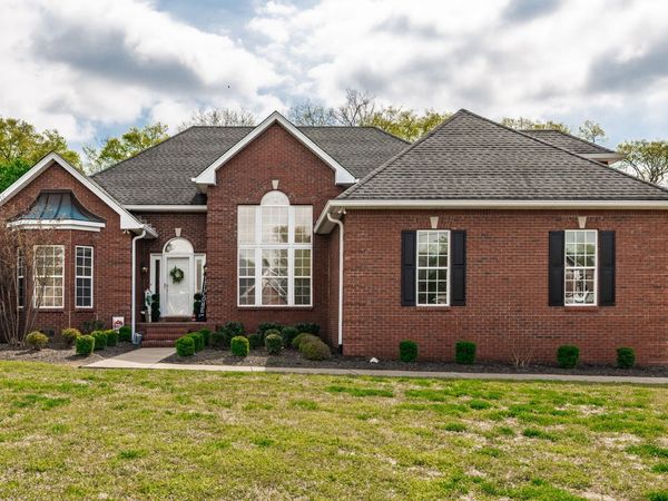 1121 Willow Lake Dr , Gallatin, TN 37066