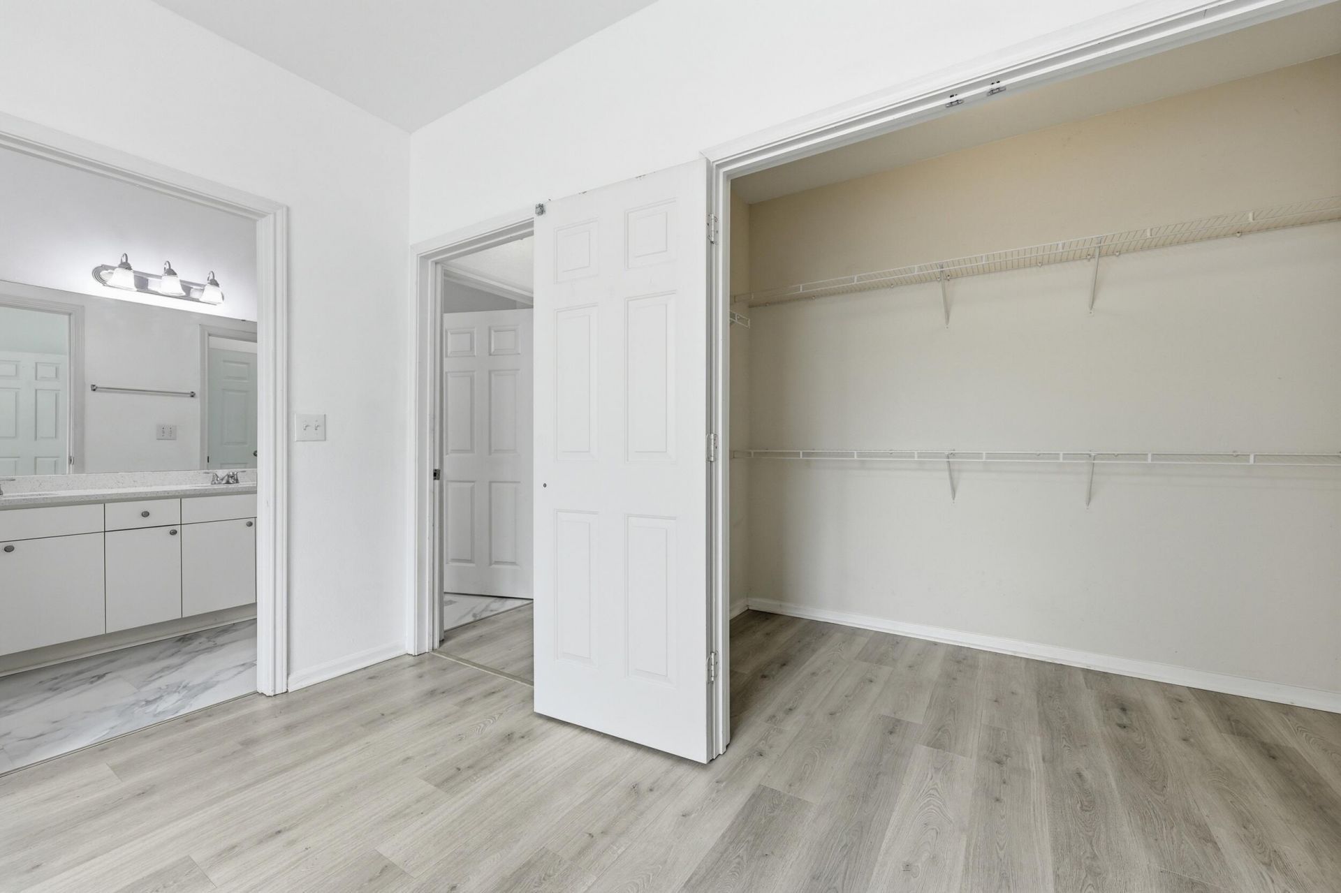 130 River Landing Drive Photo 17