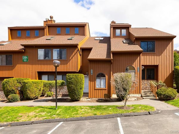 237 Panorama Court , Poughkeepsie, NY 12603