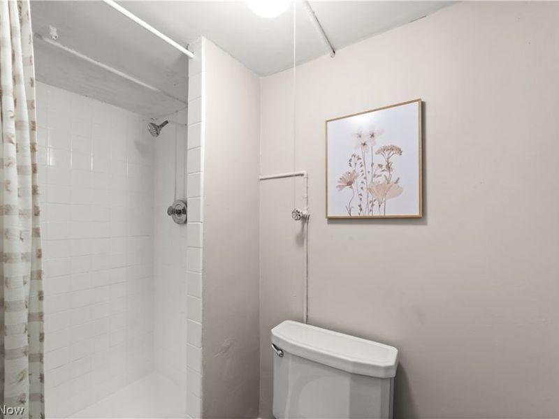 7377 Greenleaf Avenue, Parma, OH 44130 Photo 29