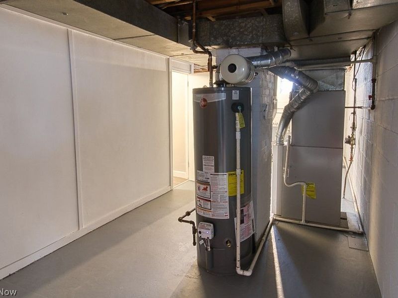 7377 Greenleaf Avenue, Parma, OH 44130 Photo 30