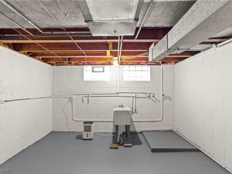 7377 Greenleaf Avenue, Parma, OH 44130 Photo 32