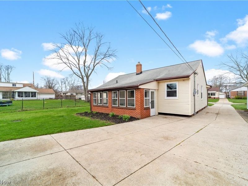 7377 Greenleaf Avenue, Parma, OH 44130 Photo 4