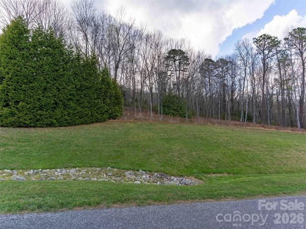 340 Grand Oaks Drive , Hendersonville, NC 28792