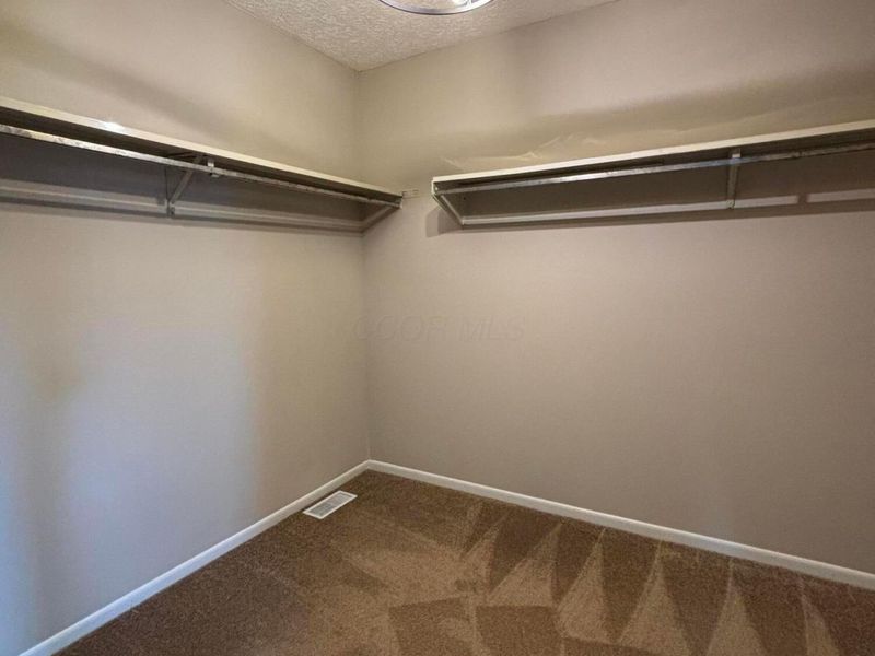 3176 Westmills Drive, Columbus, OH 43204 Photo 11