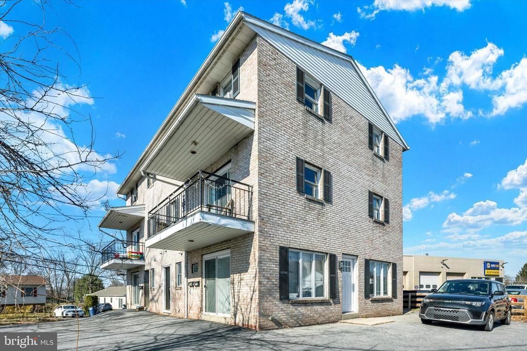 219 W MAIN STREET, FLEETWOOD, PA 19522