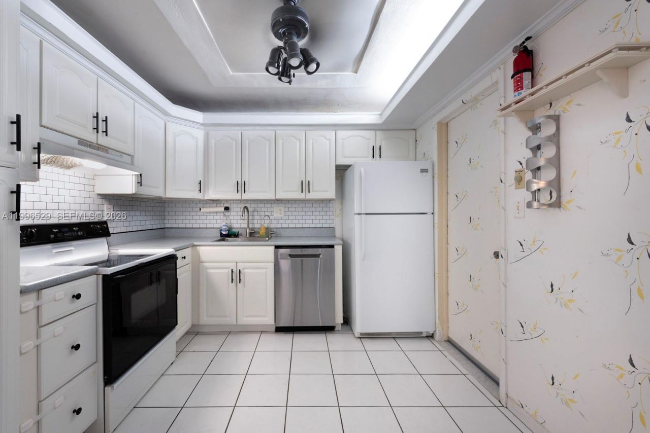 3161 S Ocean Dr , Unit 809, Hallandale Beach, FL 33009 Photo