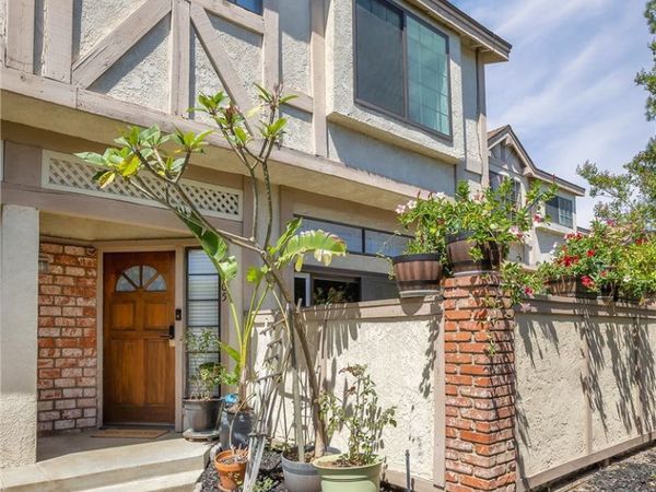 7100 Balboa Boulevard, Unit 805, Lake Balboa, CA 91406