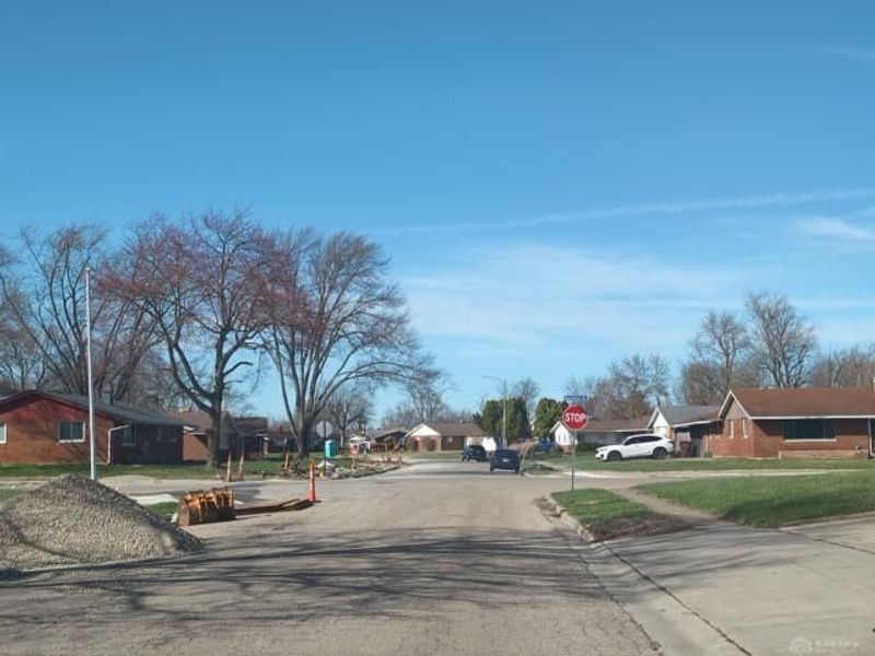 321 E Eppington Drive, Dayton, OH 45426 Photo 3