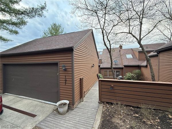 197 Clubside Drive NW, New Philadelphia, OH 44663