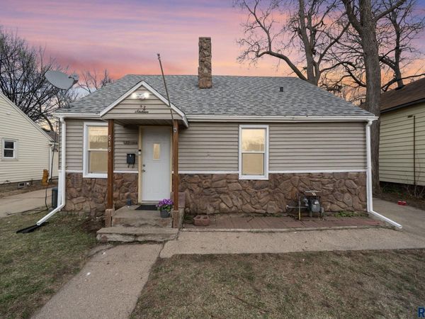 516 S Willow Ave, Sioux Falls, SD 57104