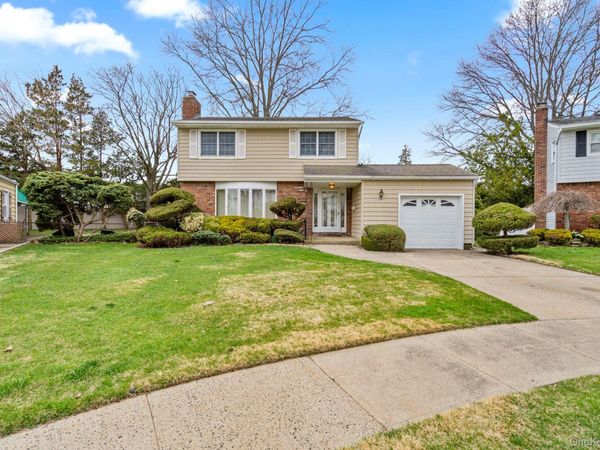 280 Hilda Street , East Meadow, NY 11554