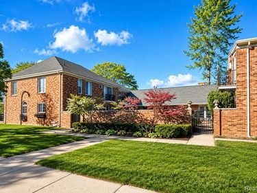2344 W 14 Mile Road, Royal Oak, MI 48073