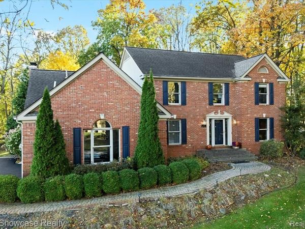 351 Heritage Drive, Milford Vlg, MI 48381