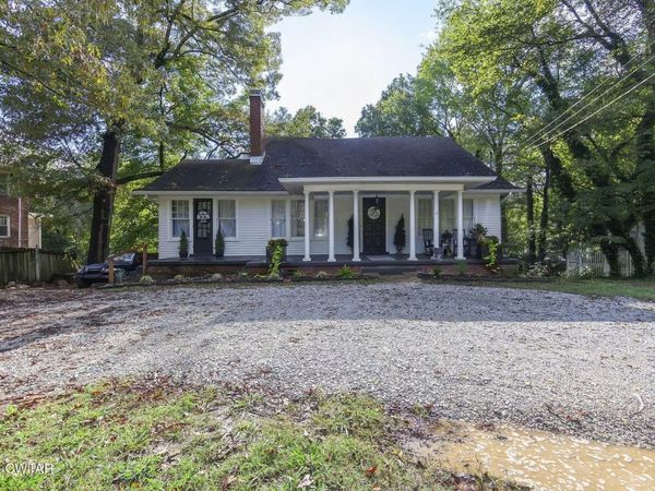 1262 Hollywood Dr , Jackson, TN 38301