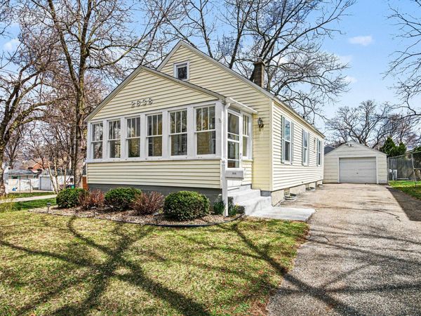 2638 Longstreet Avenue SW, Wyoming, MI 49509