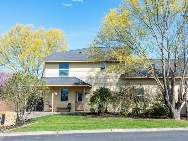 1162 SW Canyon Drive, Redmond, OR 97756