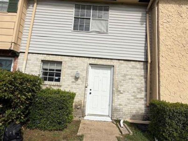 26 E Mountain Creek Drive, Grand Prairie, TX 75052