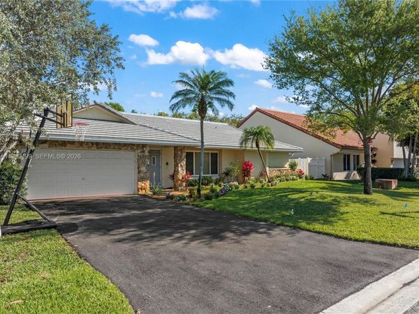 10823 NW 7th St , Coral Springs, FL 33071
