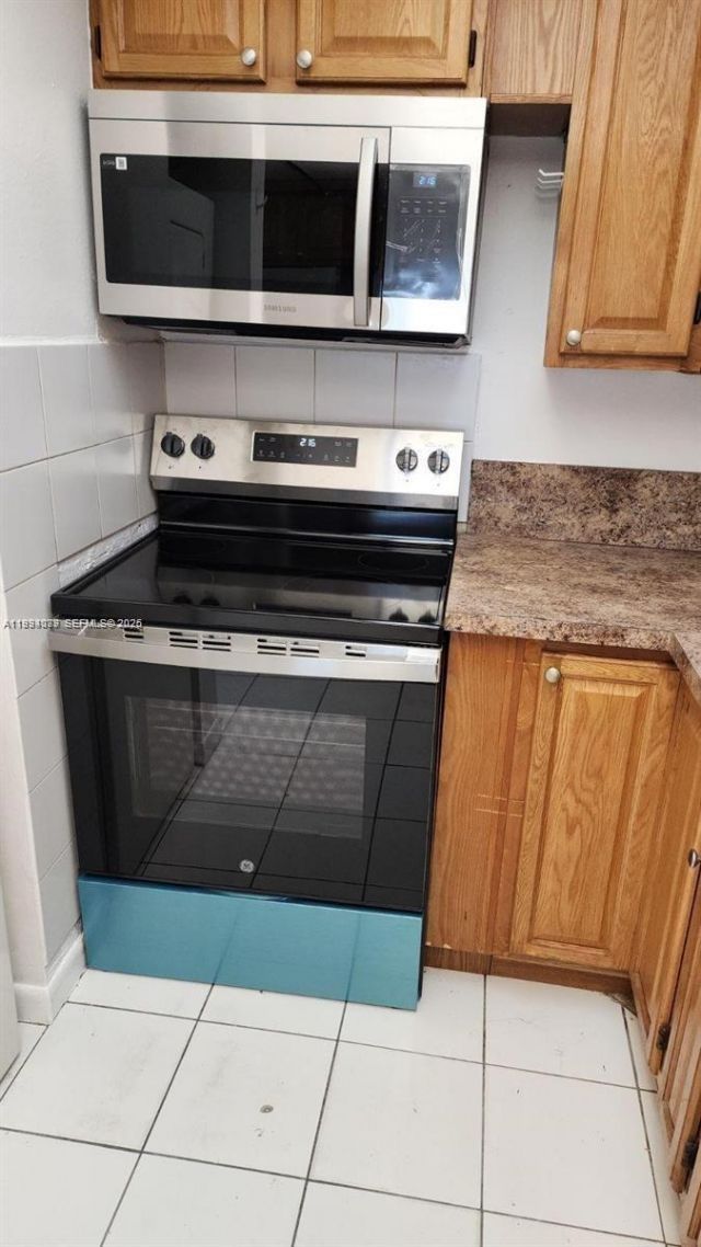 10000 NW 80th Ct , Unit 2415, Hialeah Gardens, FL 33016 Photo