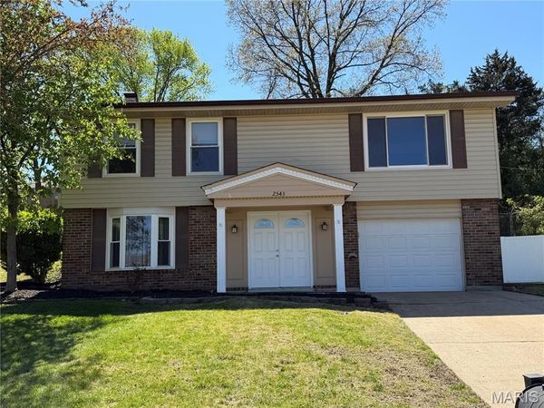 2543 Wesford Drive, Maryland Heights, MO 63043