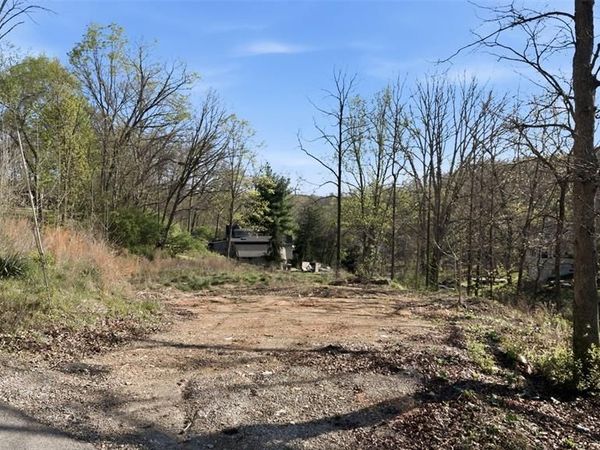 639 Castlewood Drive, Ballwin, MO 63021