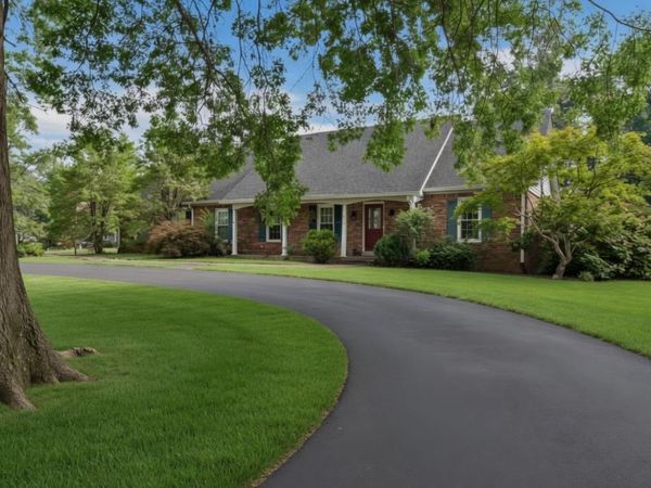 518 Drakesborough Drive, Bowling Green, KY 42103