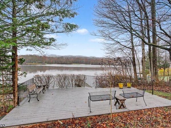 40 E Shore Dr, Hampton, NJ 07860