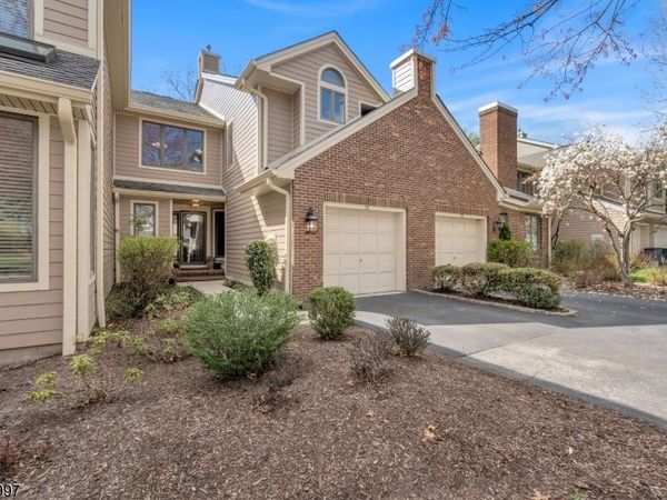 31 Lenox Ct, Montville, NJ 07045