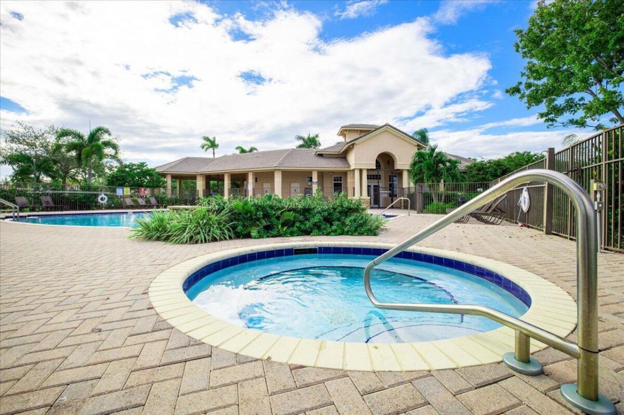 1575 Newhaven Point Lane, West Palm Beach, FL 33411 Photo