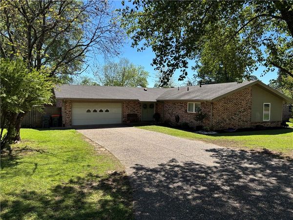1206 Ridgewood Drive, Russellville, AR 72801
