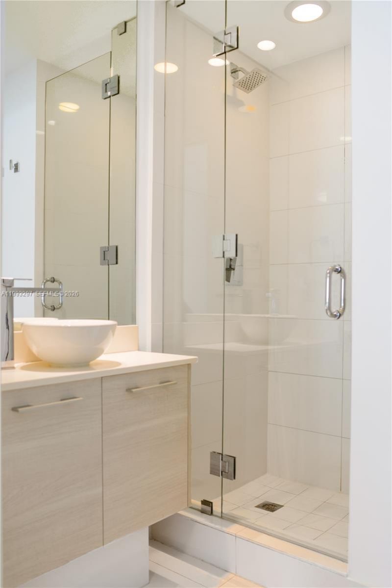650 NE 32nd St, Unit 2104, Miami, FL 33137 Photo