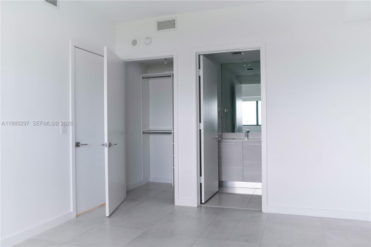 650 NE 32nd St, Unit 2104, Miami, FL 33137 Photo