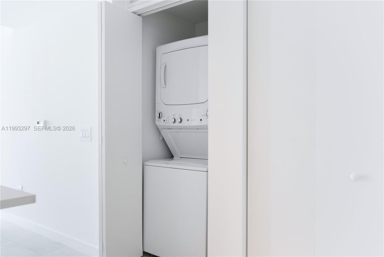 650 NE 32nd St, Unit 2104, Miami, FL 33137 Photo