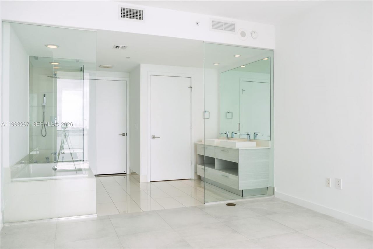 650 NE 32nd St, Unit 2104, Miami, FL 33137 Photo