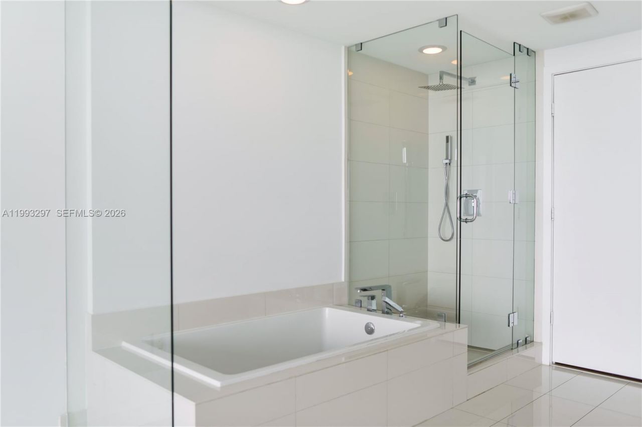 650 NE 32nd St, Unit 2104, Miami, FL 33137 Photo
