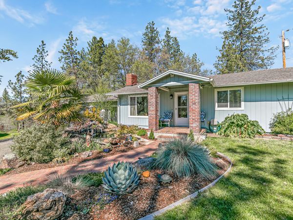 912 Mountain View Drive, Eagle Point, OR 97524