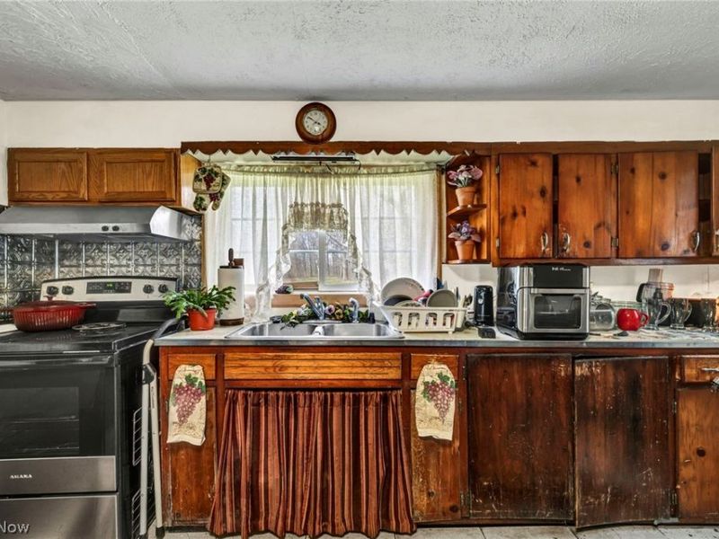 34740 Cooley Road , Columbia Station, OH 44028 Photo 8