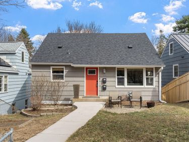 21 Russell Avenue S, Minneapolis, MN 55405