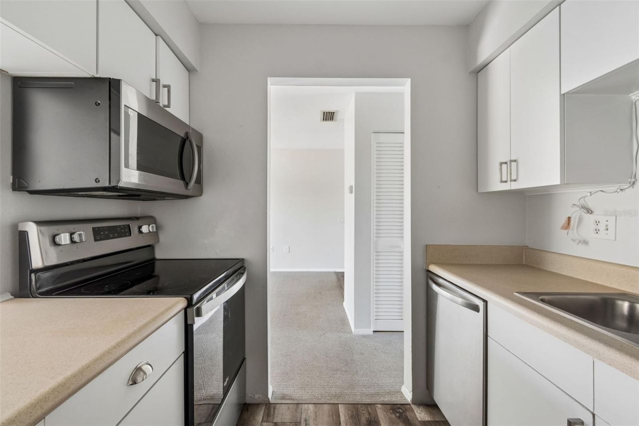 2725 Hidden Lake Boulevard, Unit C, Sarasota, FL 34237 Photo